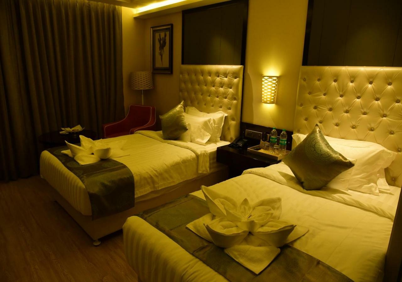 Raebareli 欧姆克拉克斯旅馆酒店 外观 照片