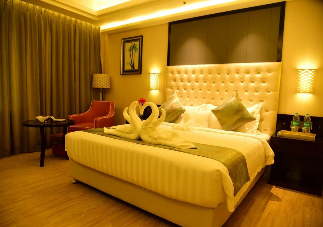 Raebareli 欧姆克拉克斯旅馆酒店 外观 照片