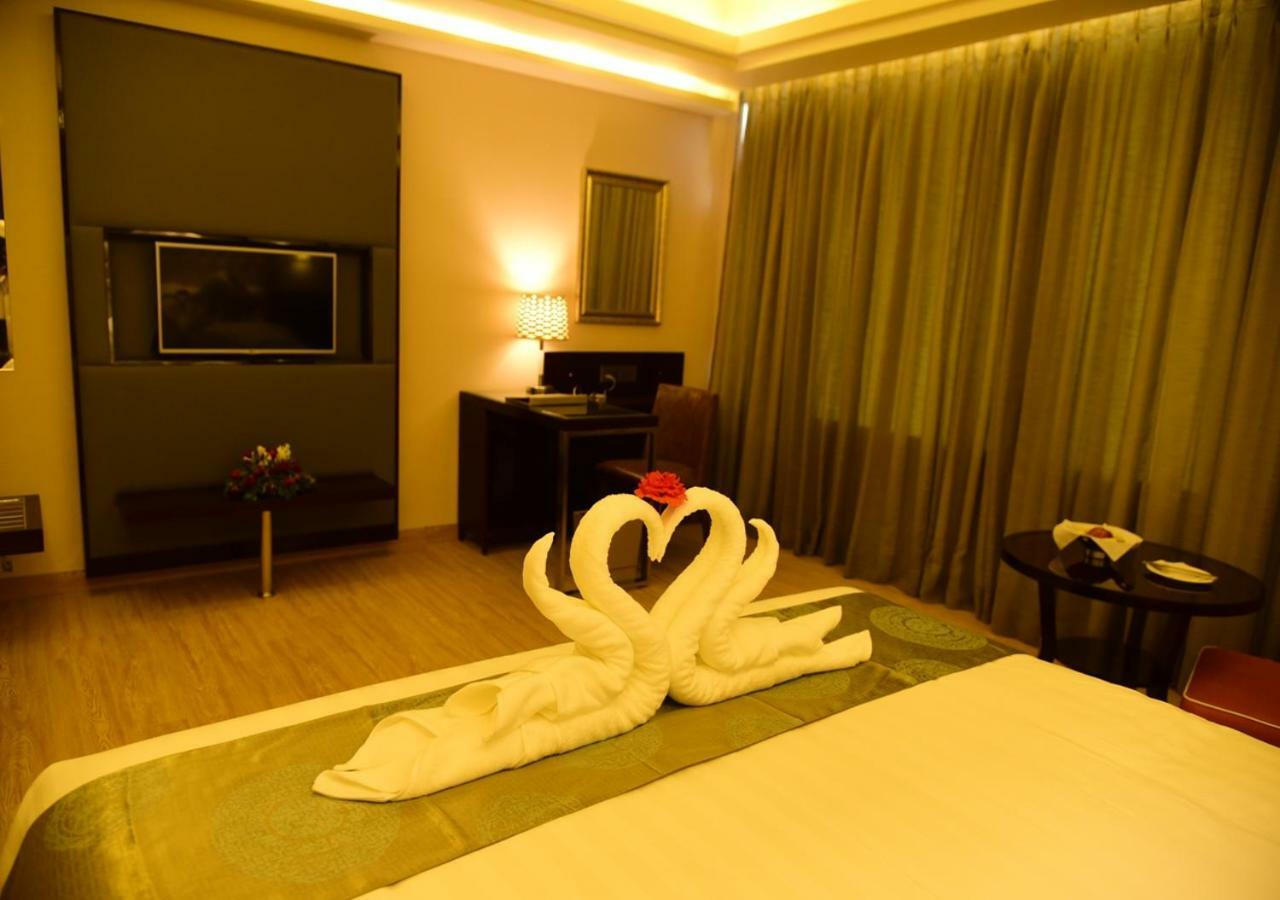 Raebareli 欧姆克拉克斯旅馆酒店 外观 照片