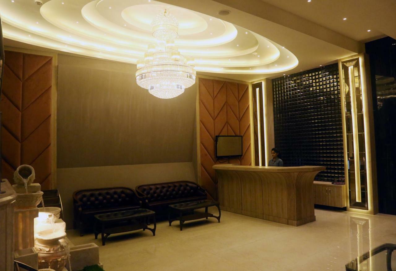 Raebareli 欧姆克拉克斯旅馆酒店 外观 照片
