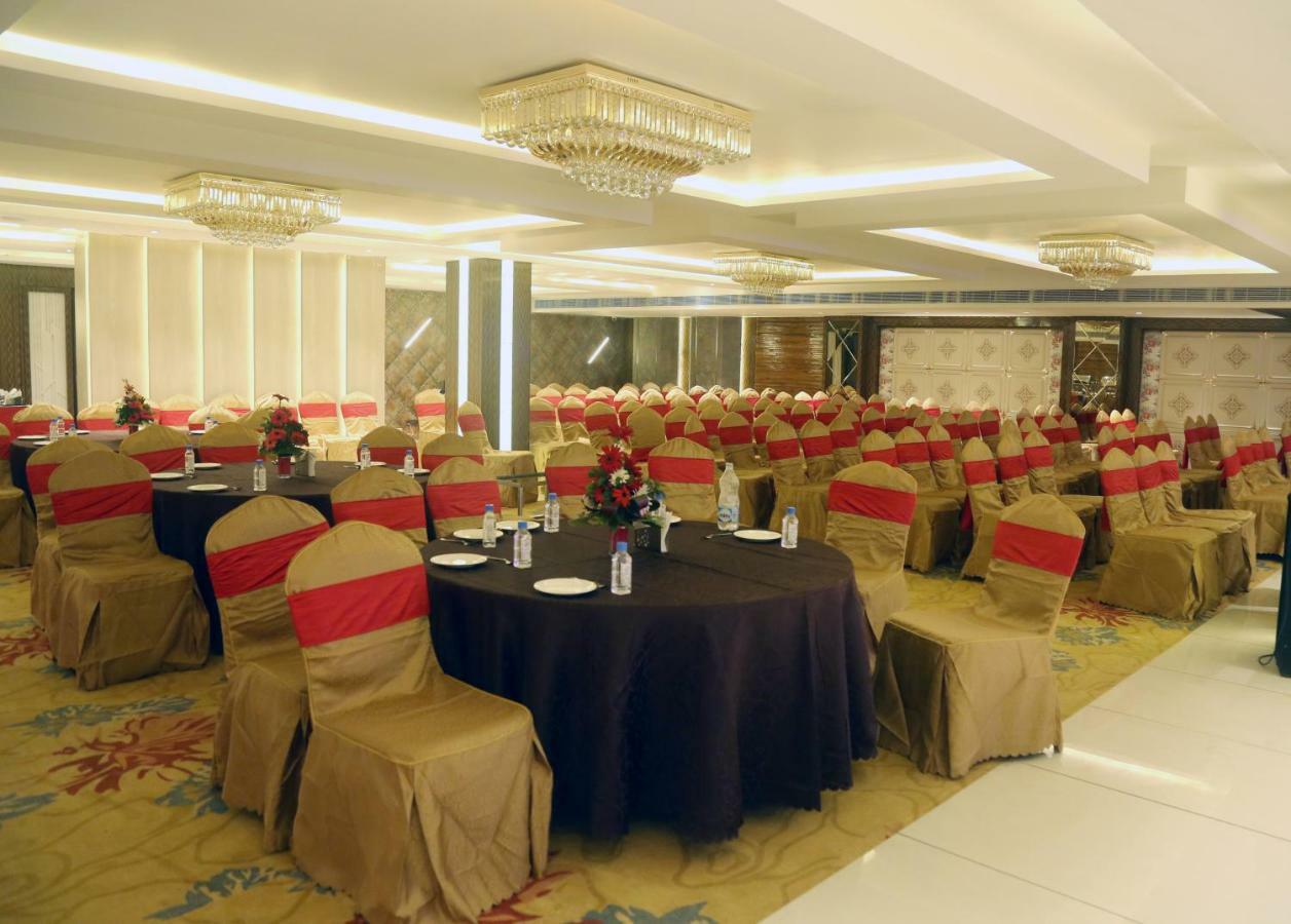 Raebareli 欧姆克拉克斯旅馆酒店 外观 照片