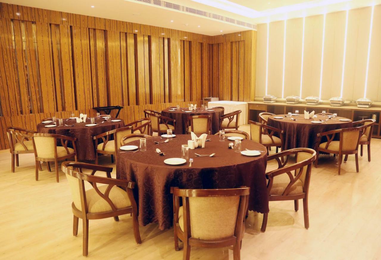 Raebareli 欧姆克拉克斯旅馆酒店 外观 照片