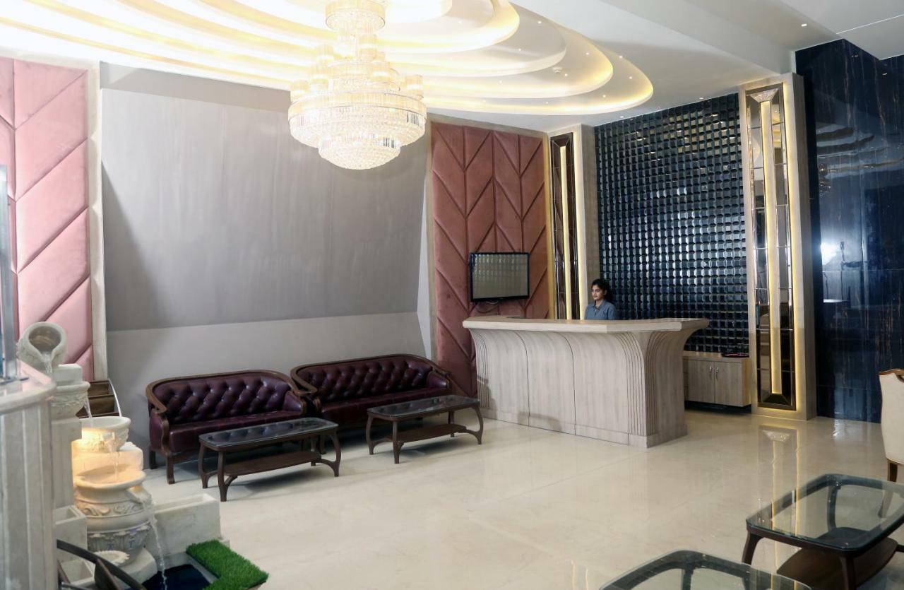 Raebareli 欧姆克拉克斯旅馆酒店 外观 照片