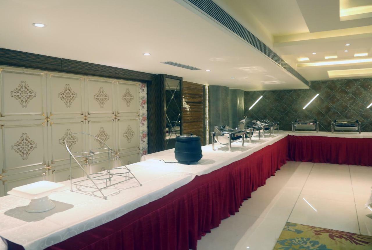 Raebareli 欧姆克拉克斯旅馆酒店 外观 照片