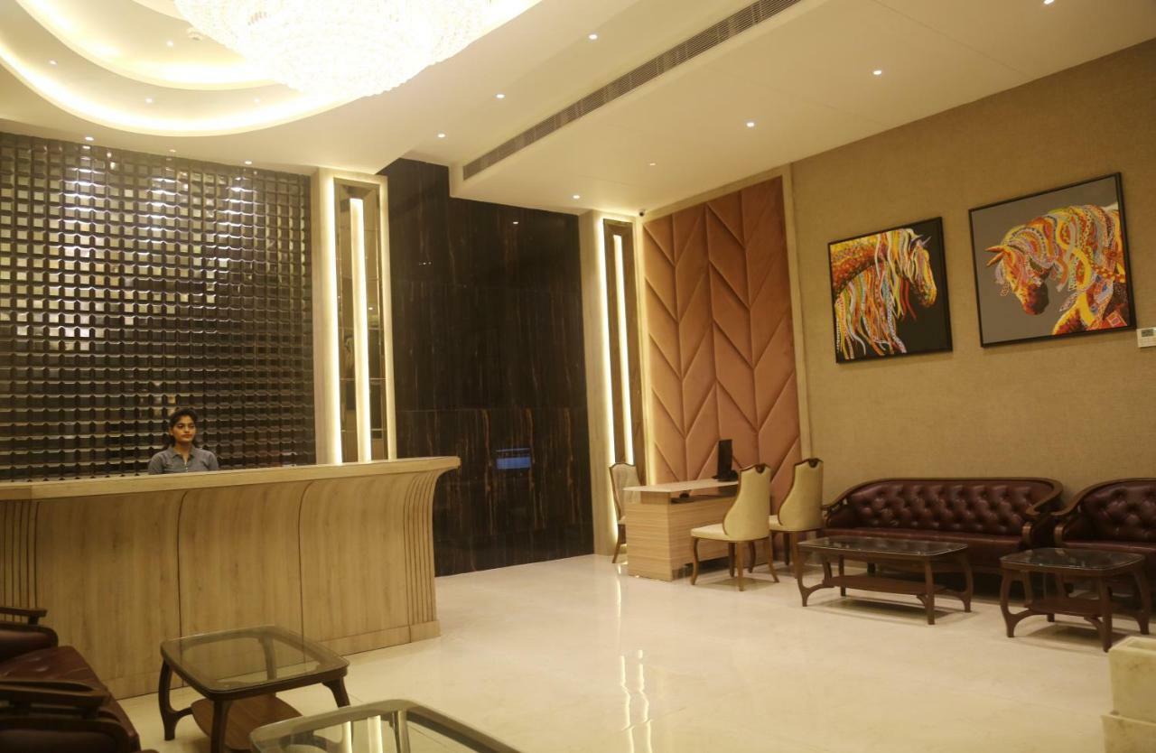 Raebareli 欧姆克拉克斯旅馆酒店 外观 照片