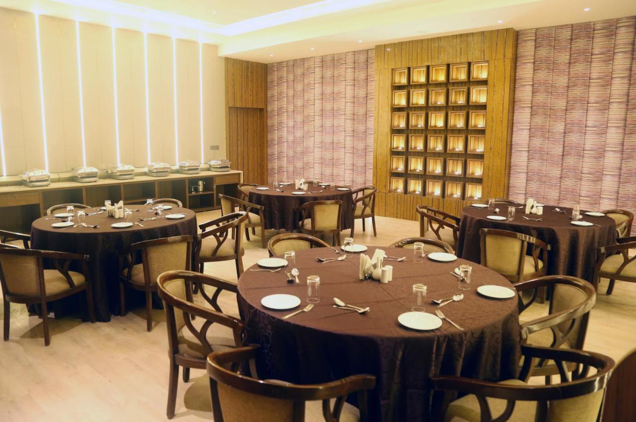 Raebareli 欧姆克拉克斯旅馆酒店 外观 照片